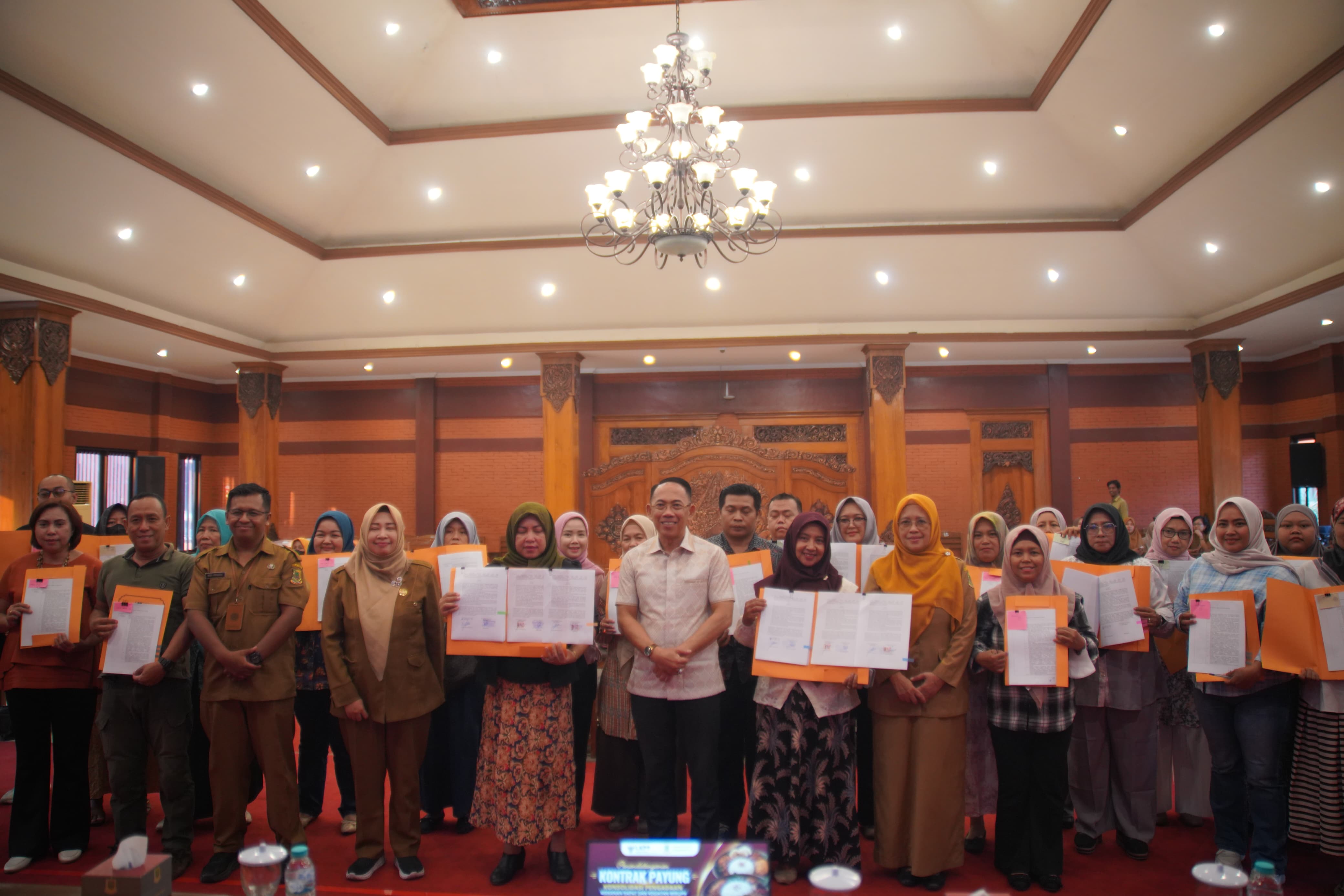 30 Penyedia Mamin Melakukan Penandatangan Kontrak Payung Harga Konsolidasi
