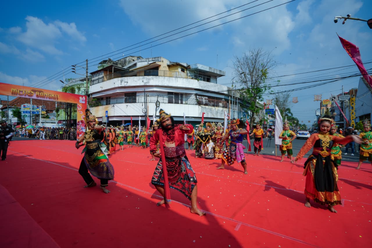 Kirab Budaya Mojo Bangkit berlangsung Spektakuler, 1.080 Peserta Hidupkan Kejayaan Majapahit
