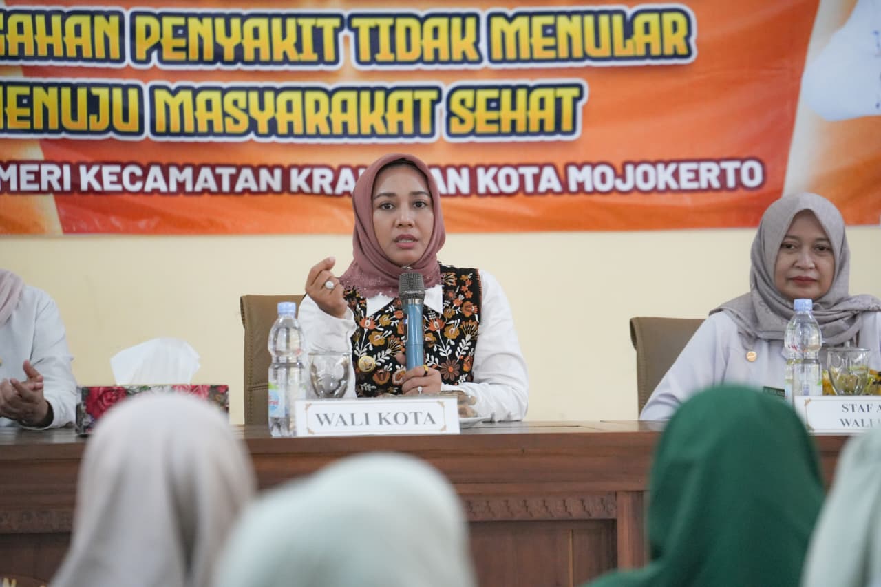 Perkuat Pencegahan PTM, Ning Ita Ajak Masyarakat Biasakan Pola Hidup Sehat