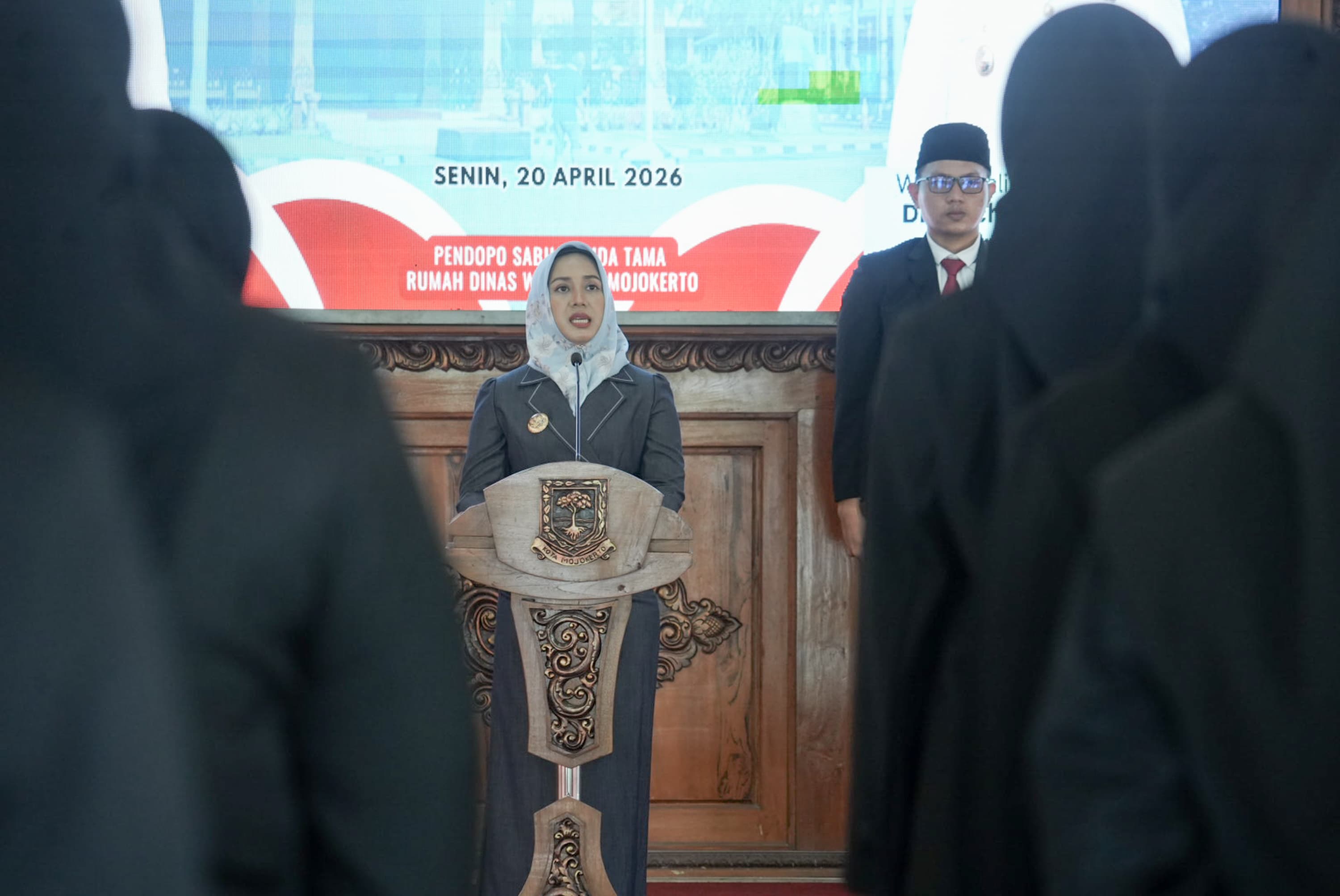 Wali Kota Mojokerto Ambil Sumpah PNS dan Pejabat Fungsional, Tekankan Integritas